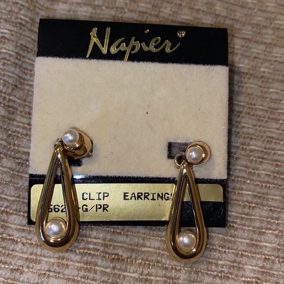 ⭐️NWT Vintage NAPIER Clip Earrings - Picture 8 of 8